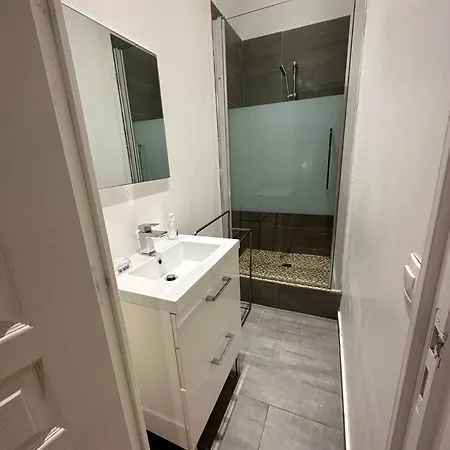 דירה Two Bedroom Bivouac